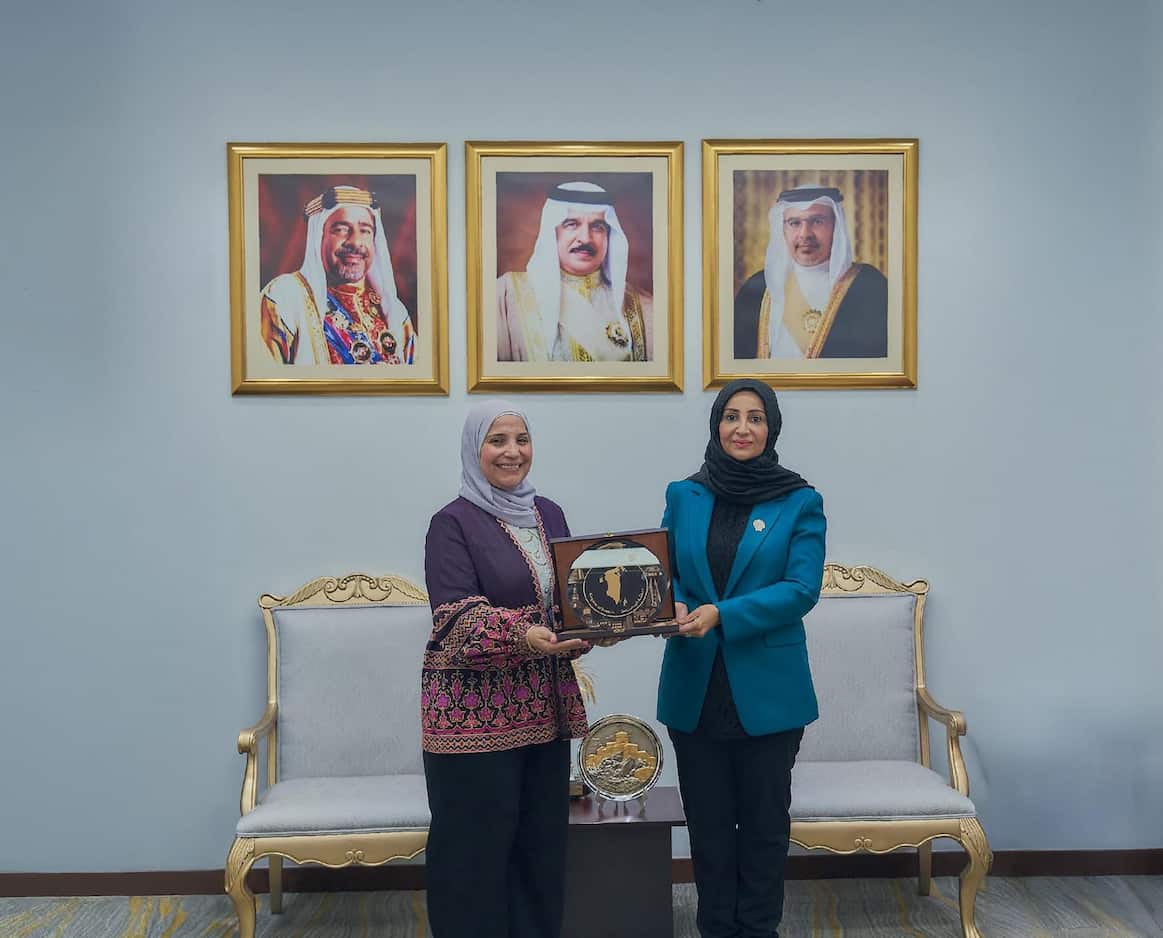 The Minister of Health Receives the WHO Representative on the Occasion of the Completion of Her Tenure in the Kingdom of Bahrain.