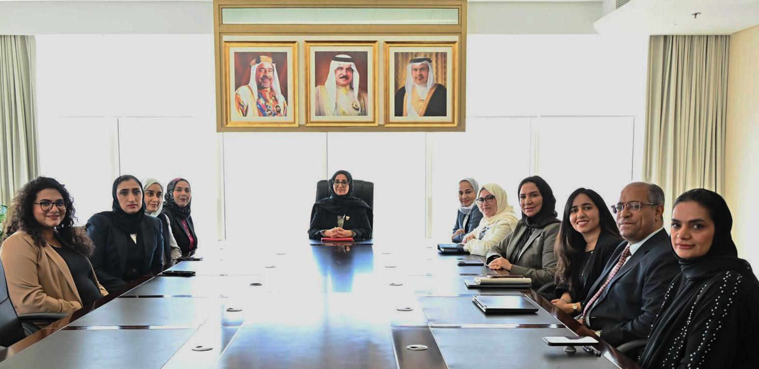 وزيرة الصحة تستقبل رئيسة جمعية العلاج الطبيعي البحرينية